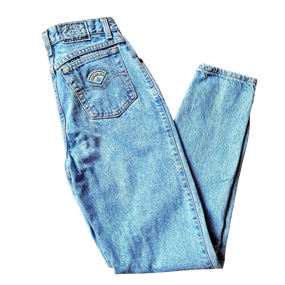 Vintage Levi’s Native Blue High‑Rise Straight Jeans Light Wash 90s USA Made Sz 7